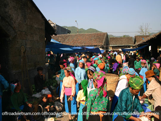 Visit Khau Vai Love Market With Offroad Vietnam<sup>�</sup> Travel Company