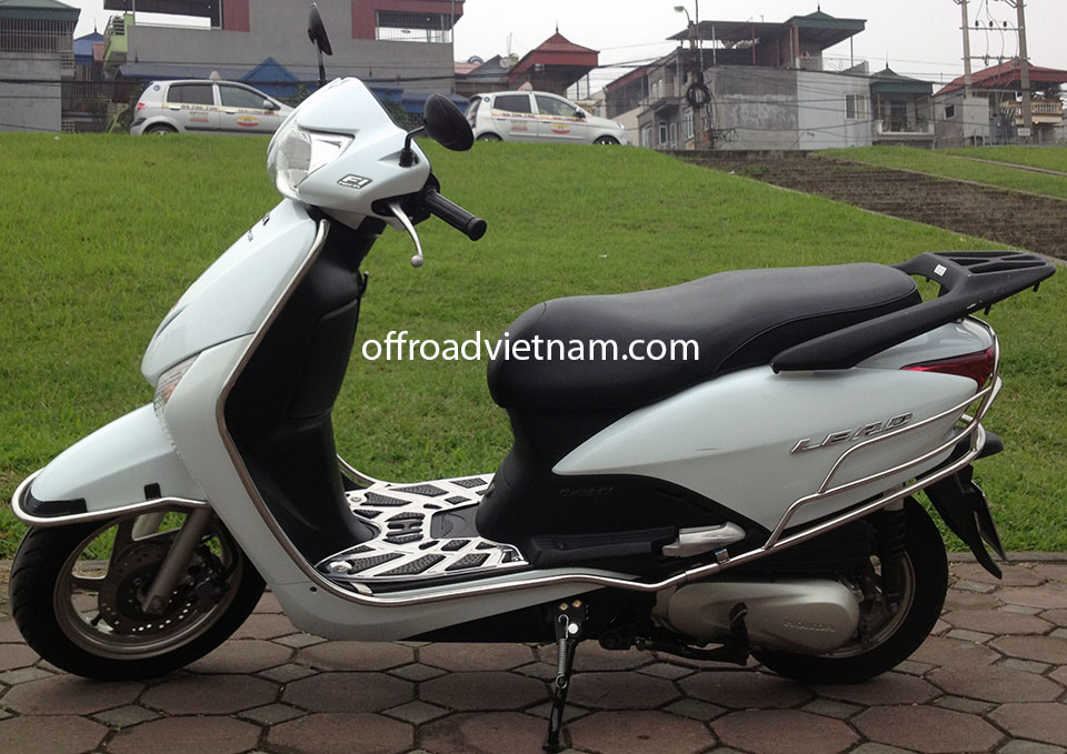 White Honda Lead 110cc Without Rear Box, Front Disc Brake. 2009 version