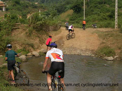  Road Motorcycle Tours on Biking  Cycling Tours Offroad In Vietnam  Mountain   Hybrid Bikes