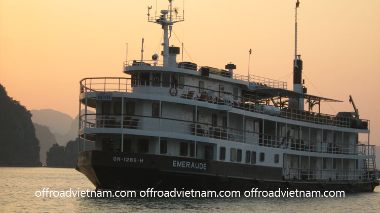 Emeraude in Halong Bay with